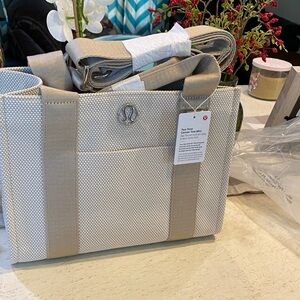 🎀NWT Lululemon Athletica Mini Bag in Cream and Tan🎀